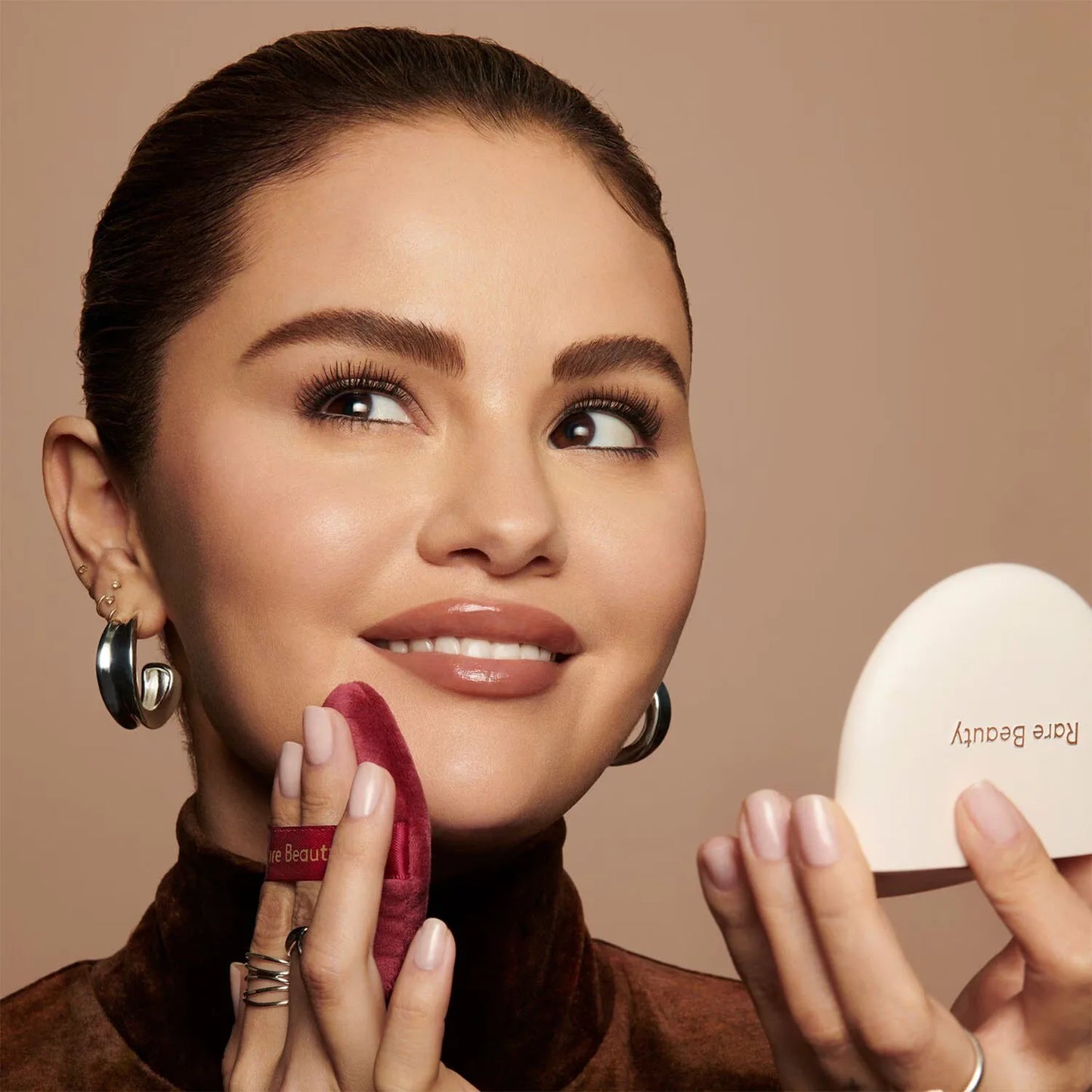RARE BEAUTY Soft Touch Powder Puff