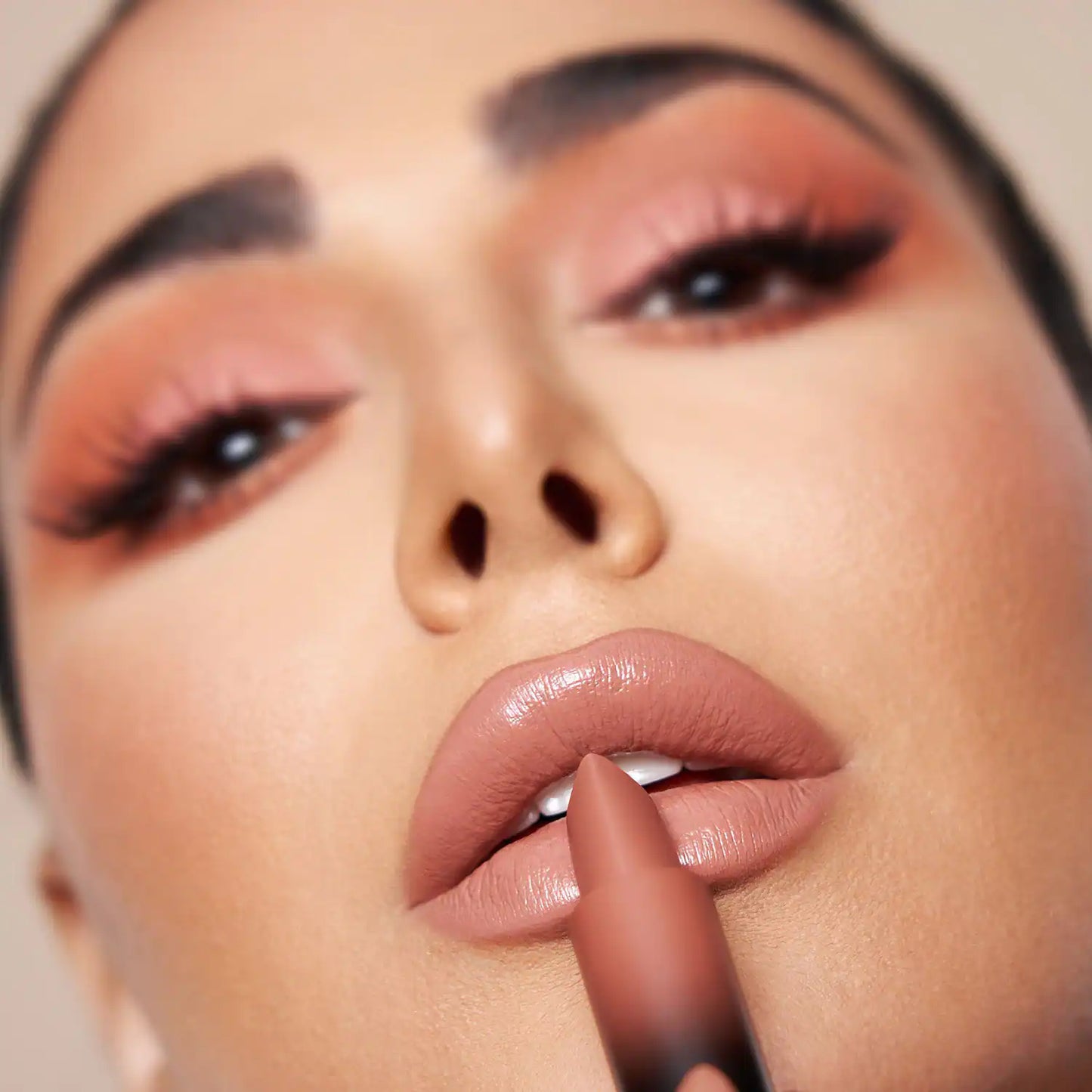 HUDA BEAUTY Power Bullet Cream Glow - Ultra-comfortable and Moisturizing Cream Lipstick