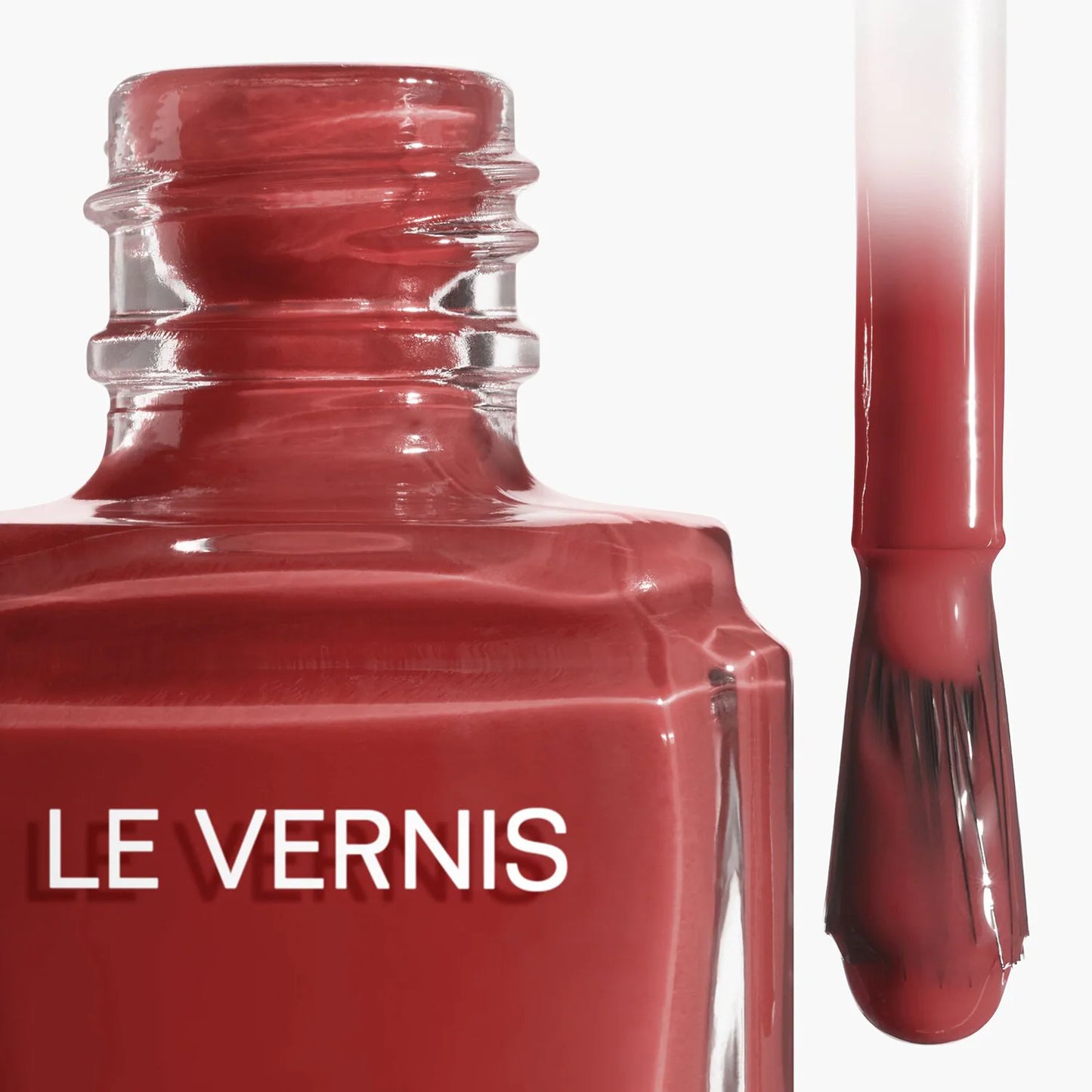 CHANEL THE VARNISH Long-lasting color and shine