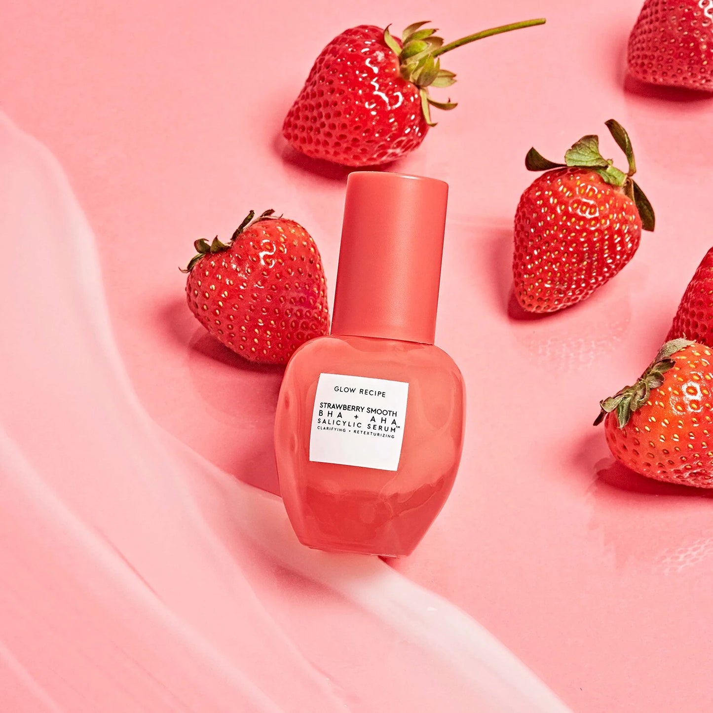 GLOW RECIPE Strawberry Smooth - Clarifying Serum with Salicylic Acid, AHAs and BHAs