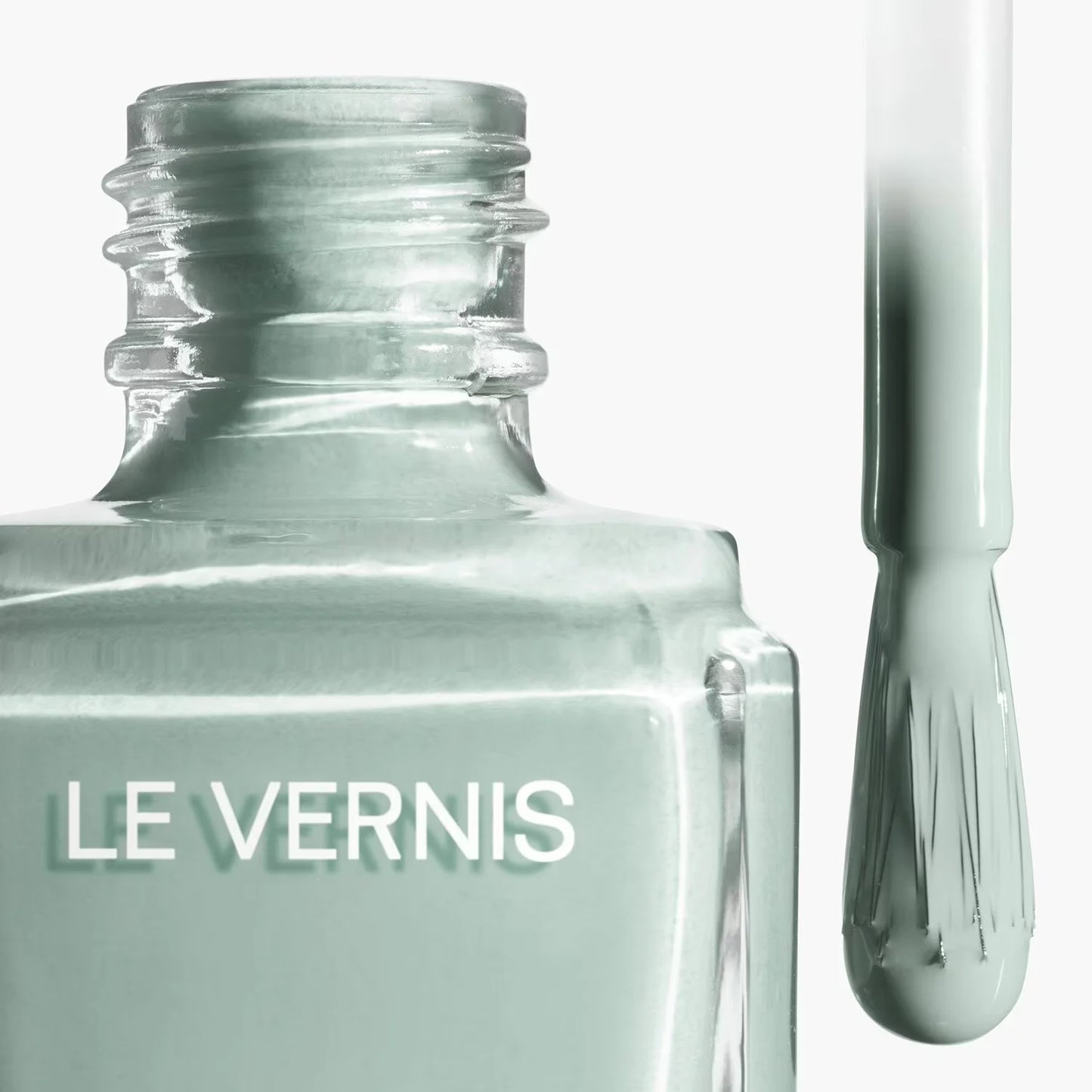 CHANEL THE VARNISH Long-lasting color and shine