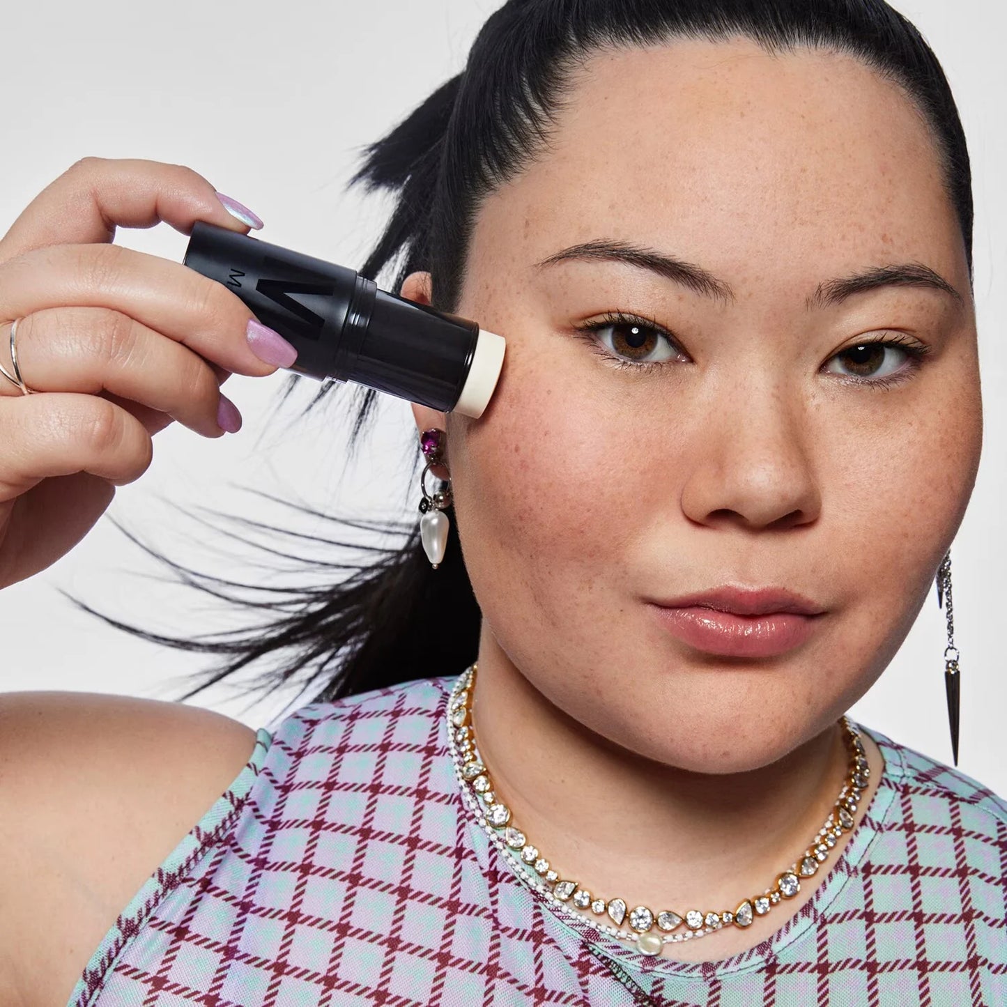 MILK MAKEUP Pore Eclipse Matte Blur Stick - Non-comedogenic mattifying and blurring stick