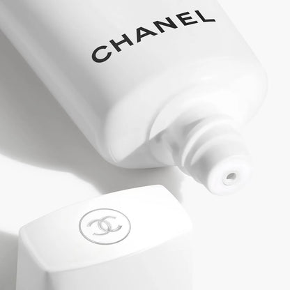 CHANEL ESSENTIAL UV Global Protection UV, Pollution, Antioxidant SPF50