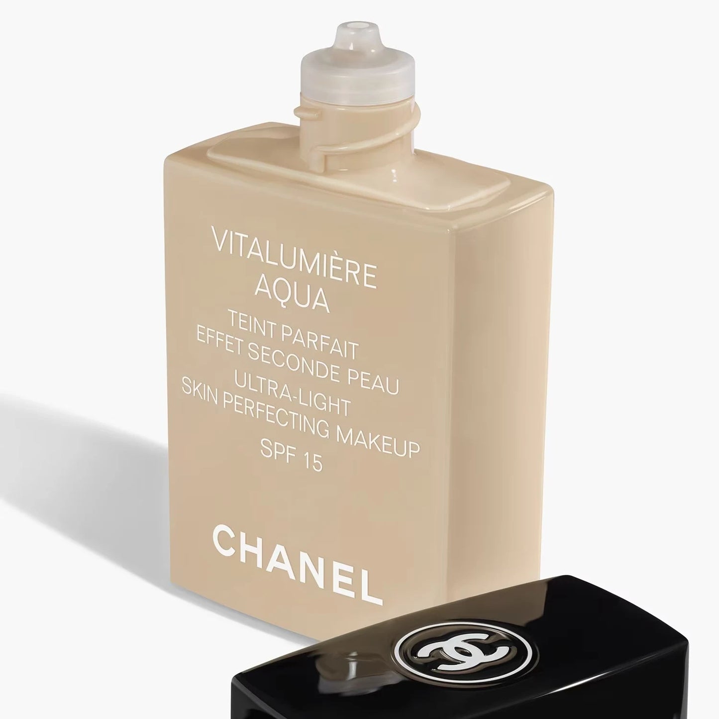 CHANEL VITALUMIÈRE AQUA Perfect Foundation Second Skin Effect SPF 15