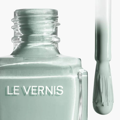 CHANEL THE VARNISH Long-lasting color and shine